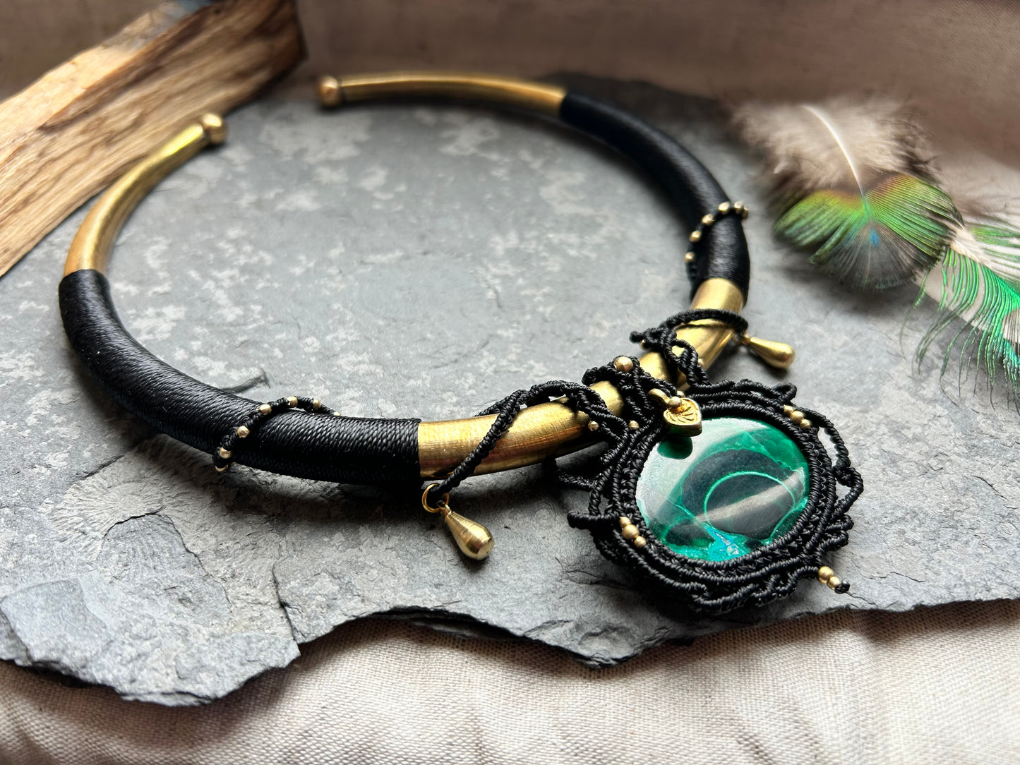 Kette ‚Menami‘ Malachit Messing Choker