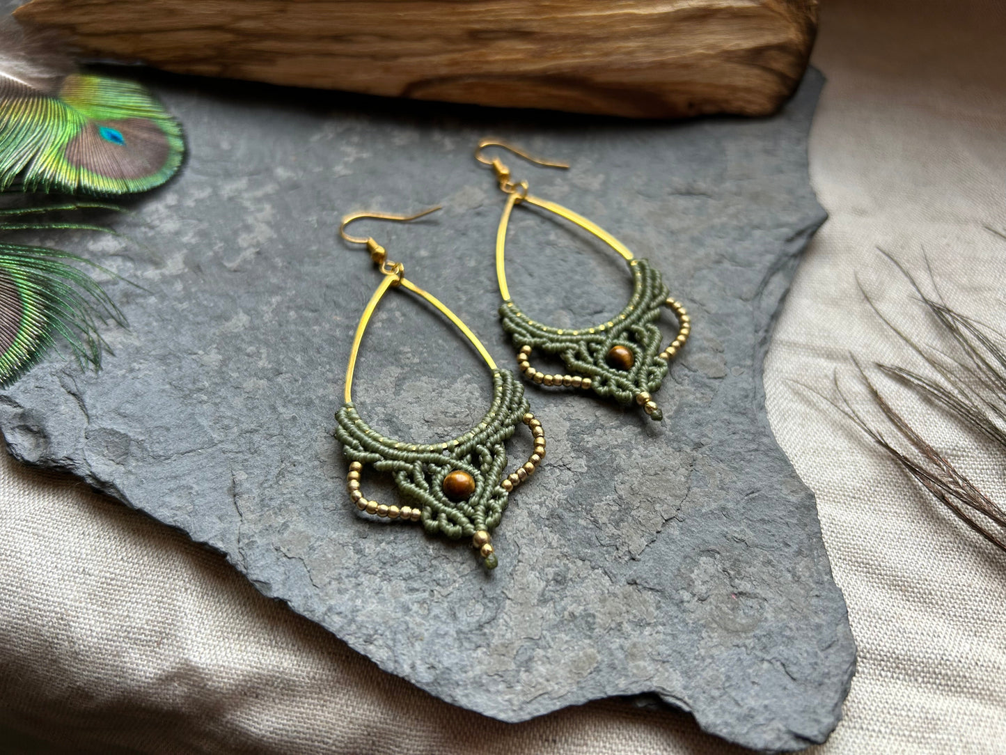 Ohrringe ‚Aenya‘ Makramee Tigerauge Schmuck