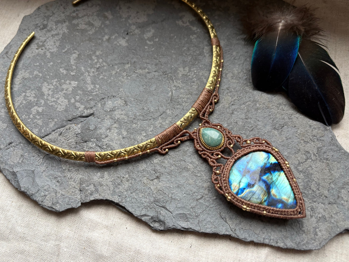 Kette ‚Elaria‘ Messing Labradorit & Amazonit Choker