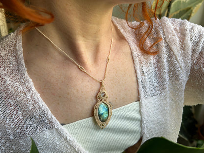 Kette ‚Maluhia‘ Labradorit Aquamarin Kombination