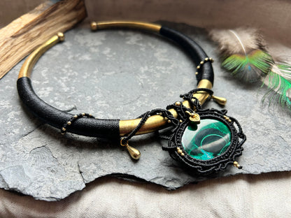 Kette ‚Menami‘ Malachit Messing Choker