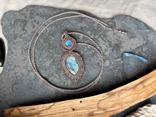Kette ‚Lunaris‘ Mondstein und Labradorit Schmuck