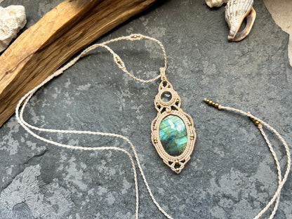 Kette ‚Maluhia‘ Labradorit Aquamarin Kombination