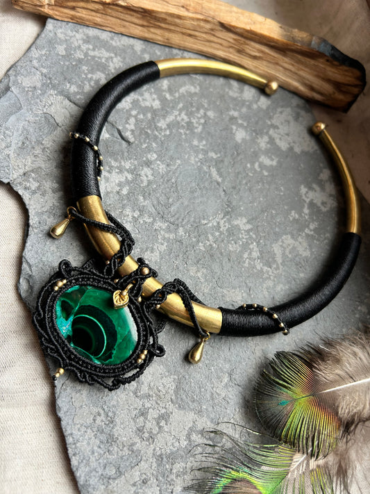 Kette ‚Menami‘ Malachit Messing Choker