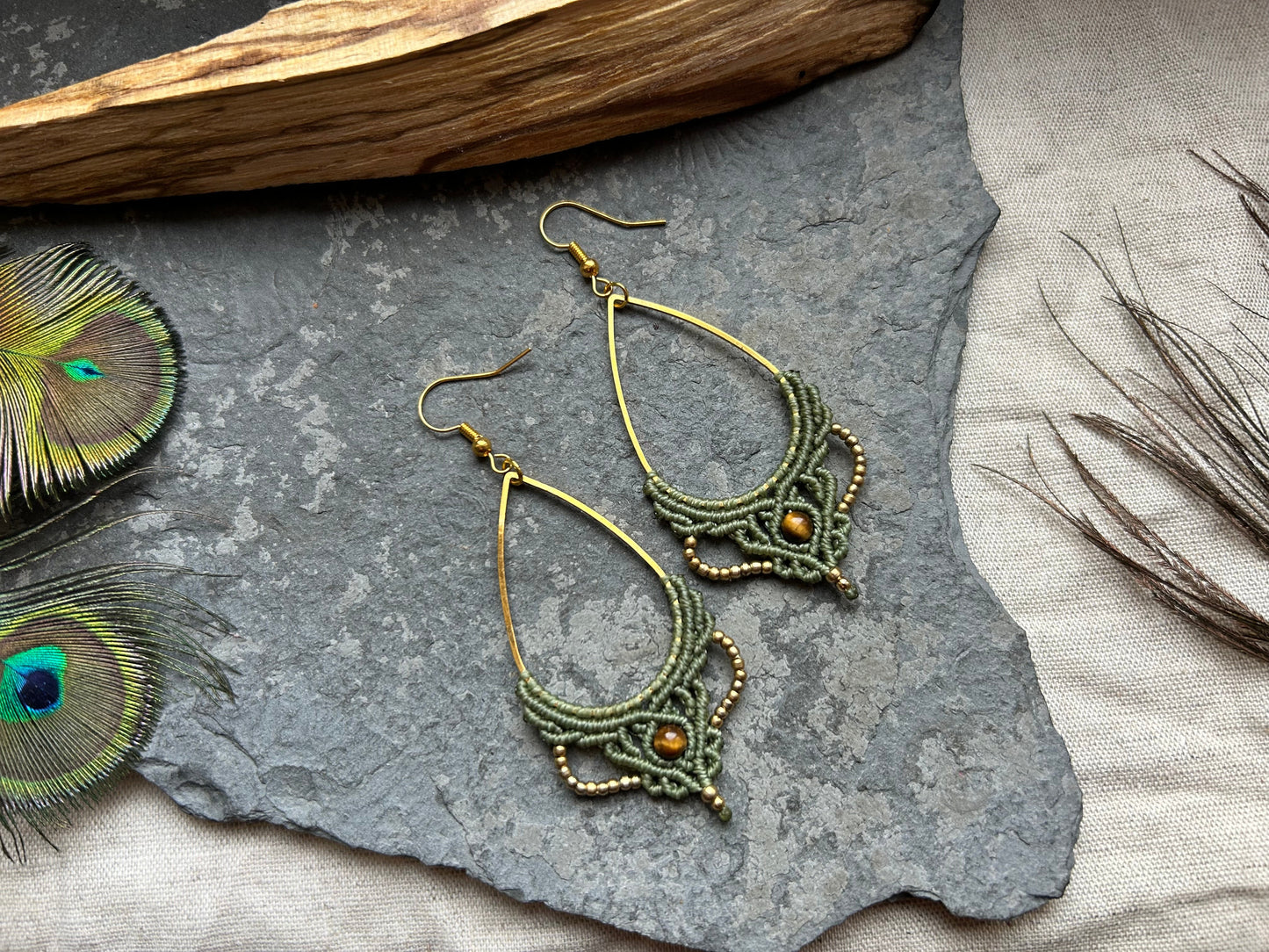 Ohrringe ‚Aenya‘ Makramee Tigerauge Schmuck