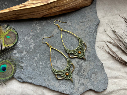 Ohrringe ‚Aenya‘ Makramee Tigerauge Schmuck