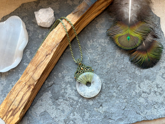 Kette „Mala“ Bergkristall Donut