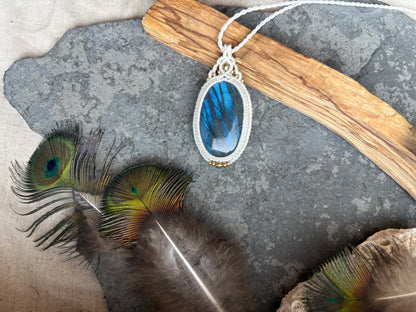 Kette ‚Hōkū Kai‘ Labradorit Amulett