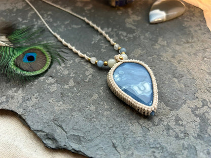 Blaue Owyhee Opal Makramee Kette