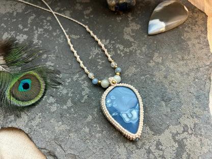 Blaue Owyhee Opal Makramee Kette