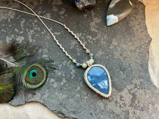 Blaue Owyhee Opal Makramee Kette