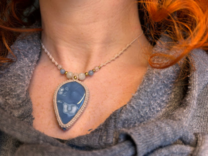 Blaue Owyhee Opal Makramee Kette